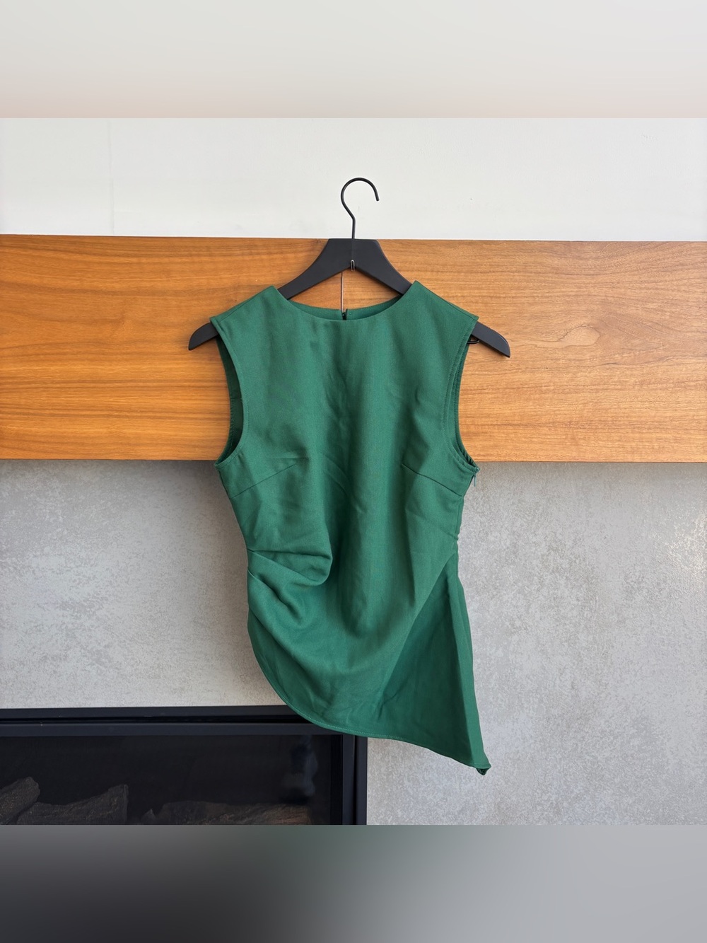 Commense Emerald Green Sleeveless Draped Waist Blouse - Picture 2 of 10